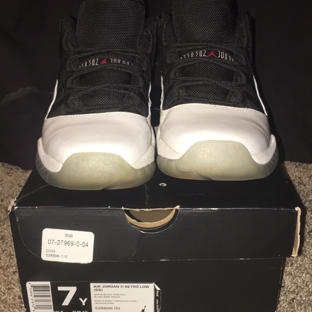 Jordan 11 low retro “tuxedo”